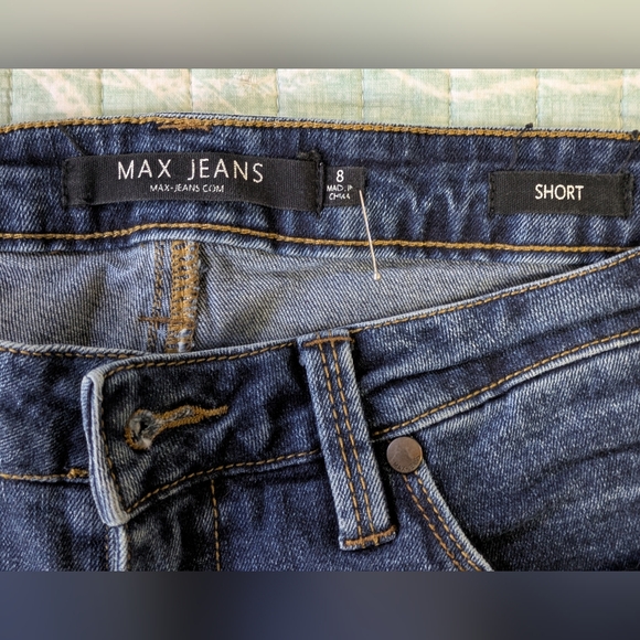 Max Jeans Frayed Hem Shorts. Size 8. - Picture 3 of 11